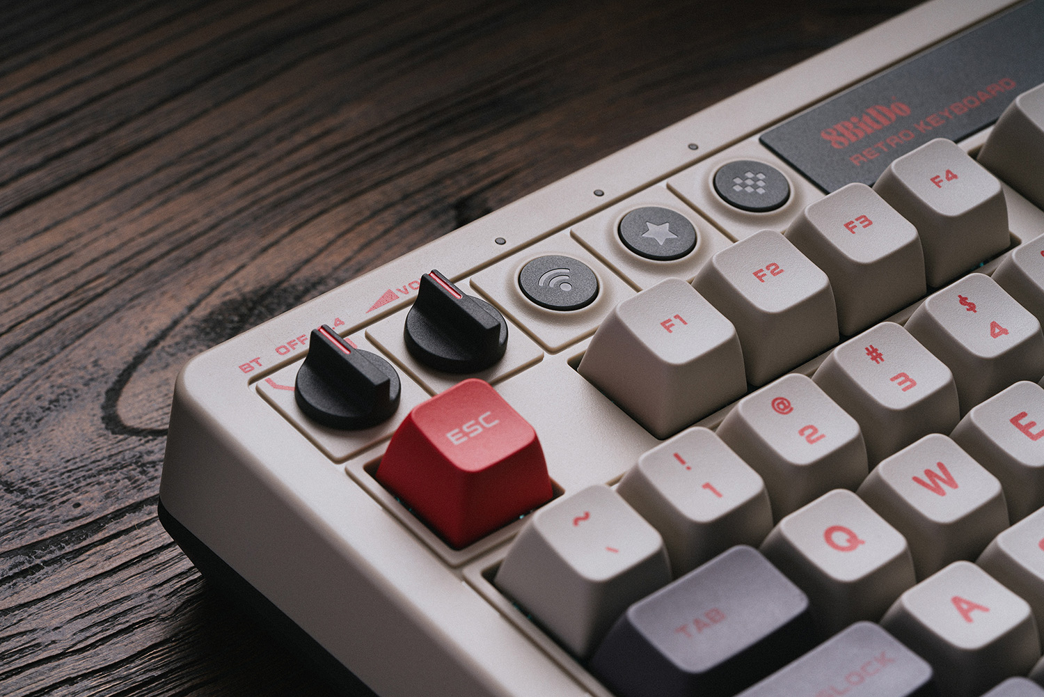 لوحة مفاتيح ميكانيكية 8Bitdo R - مراجعة Retro Gaming Windows وسعره